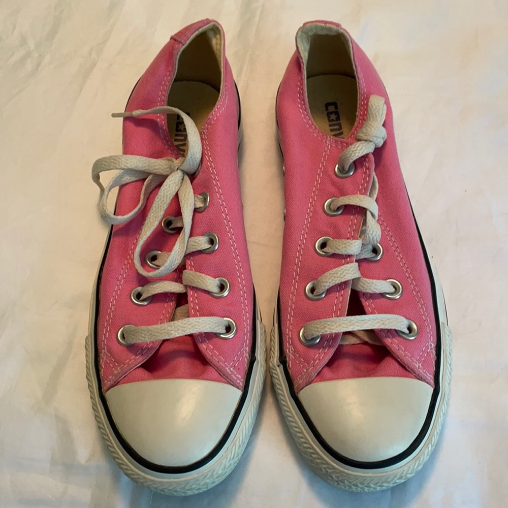 Converse pink shoes